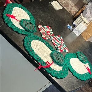 Vintage Christmas Holiday Kitchen Set 4 Placements & 3 Coasters + 2 Potholders